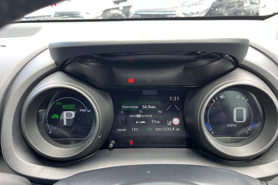 Toyota YARIS Photo autoimg-d1b7667d6fc32db6ce363d08baf123e4402e62e9.jpg