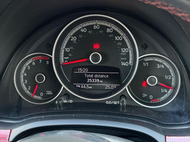 VOLKSWAGEN UP Photo 15