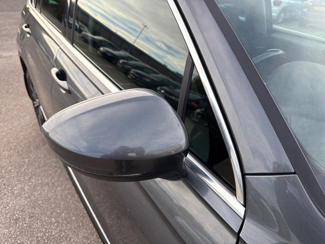 VOLKSWAGEN Tiguan Photo 20
