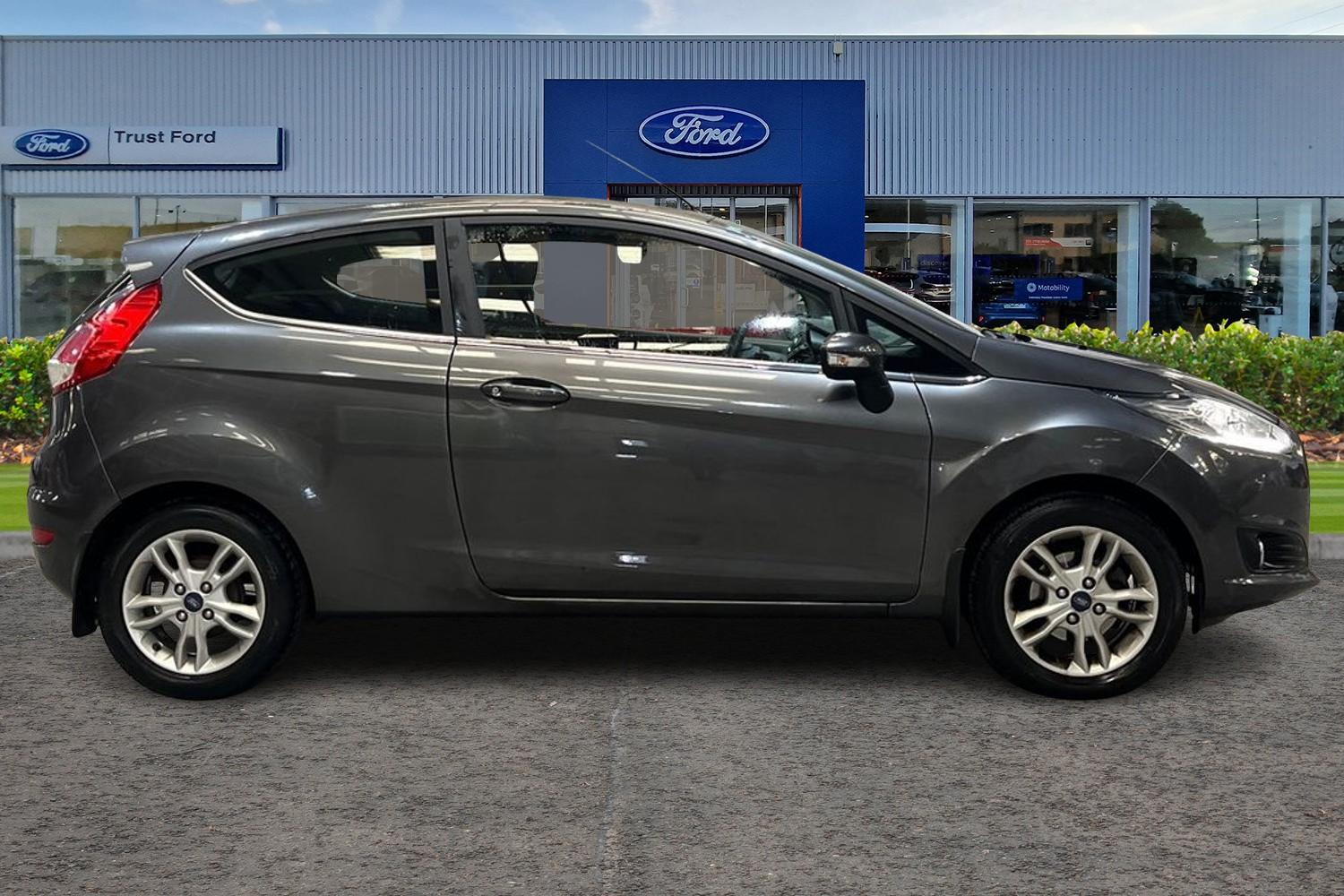 Ford FIESTA Photo 2