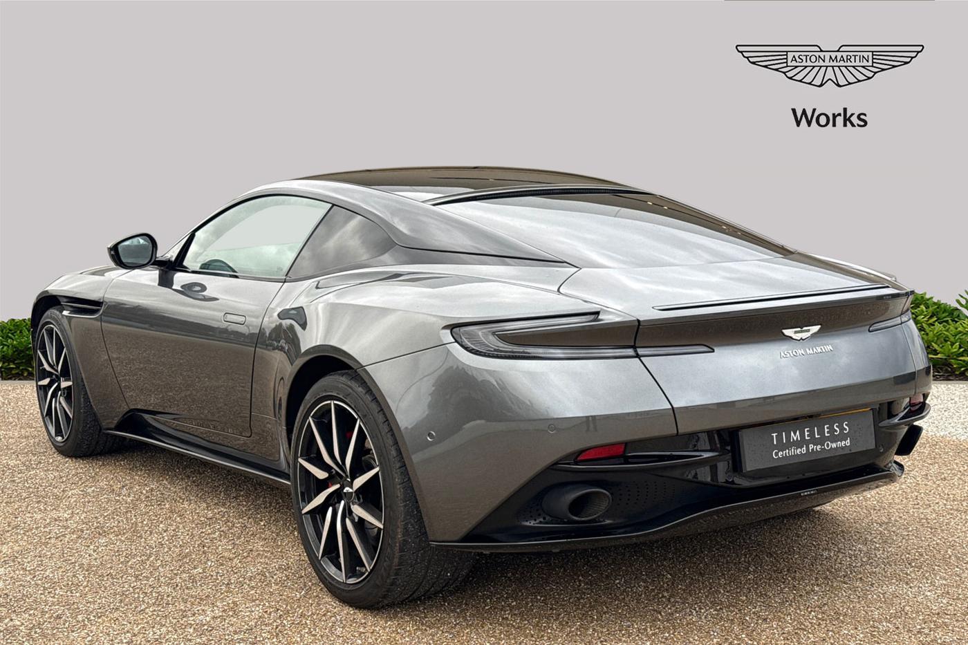 Aston Martin DB11 2021