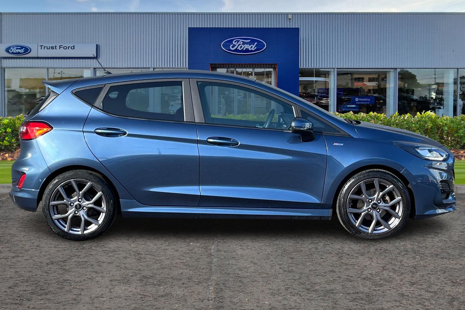 Ford FIESTA Photo 2