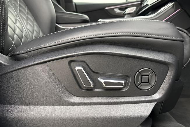 AUDI SQ8 Photo 25