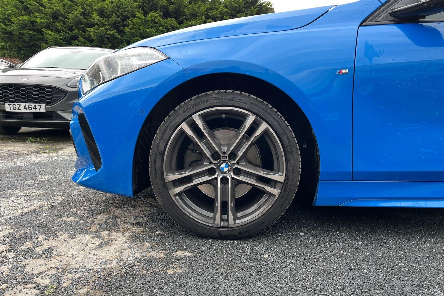 BMW 1 SERIES Photo 7