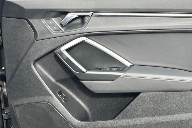 AUDI Q3 Photo 40