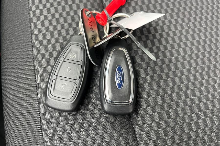 Ford PUMA Photo autoimg-d1eeea65303cbf12ab689645eaff2f80b0b754fd.jpg