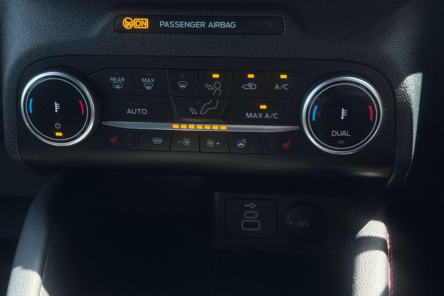 Ford KUGA Photo 34