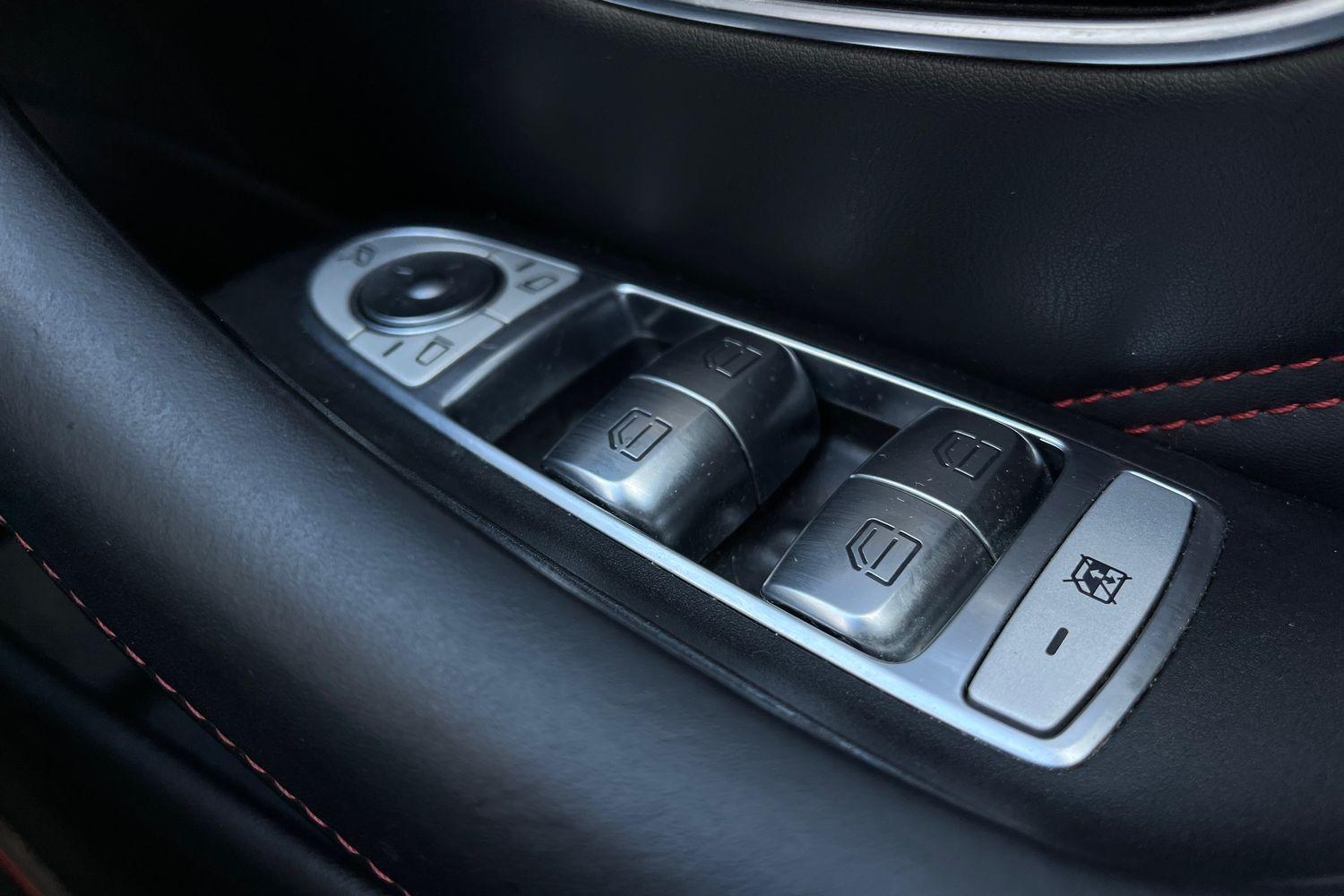 Mercedes-Benz E CLASS Photo 15