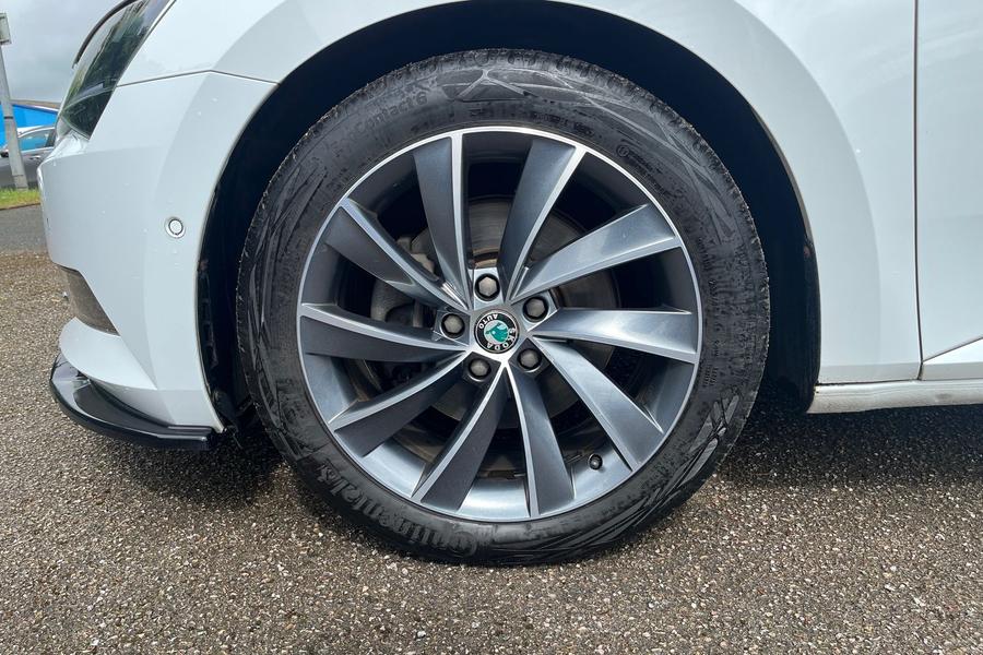 Skoda SUPERB Photo autoimg-d1fe0a691fb2e05581d2b14fcb4dc62265db9578.jpg
