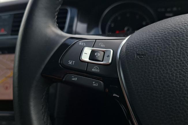 VOLKSWAGEN Golf Photo 16