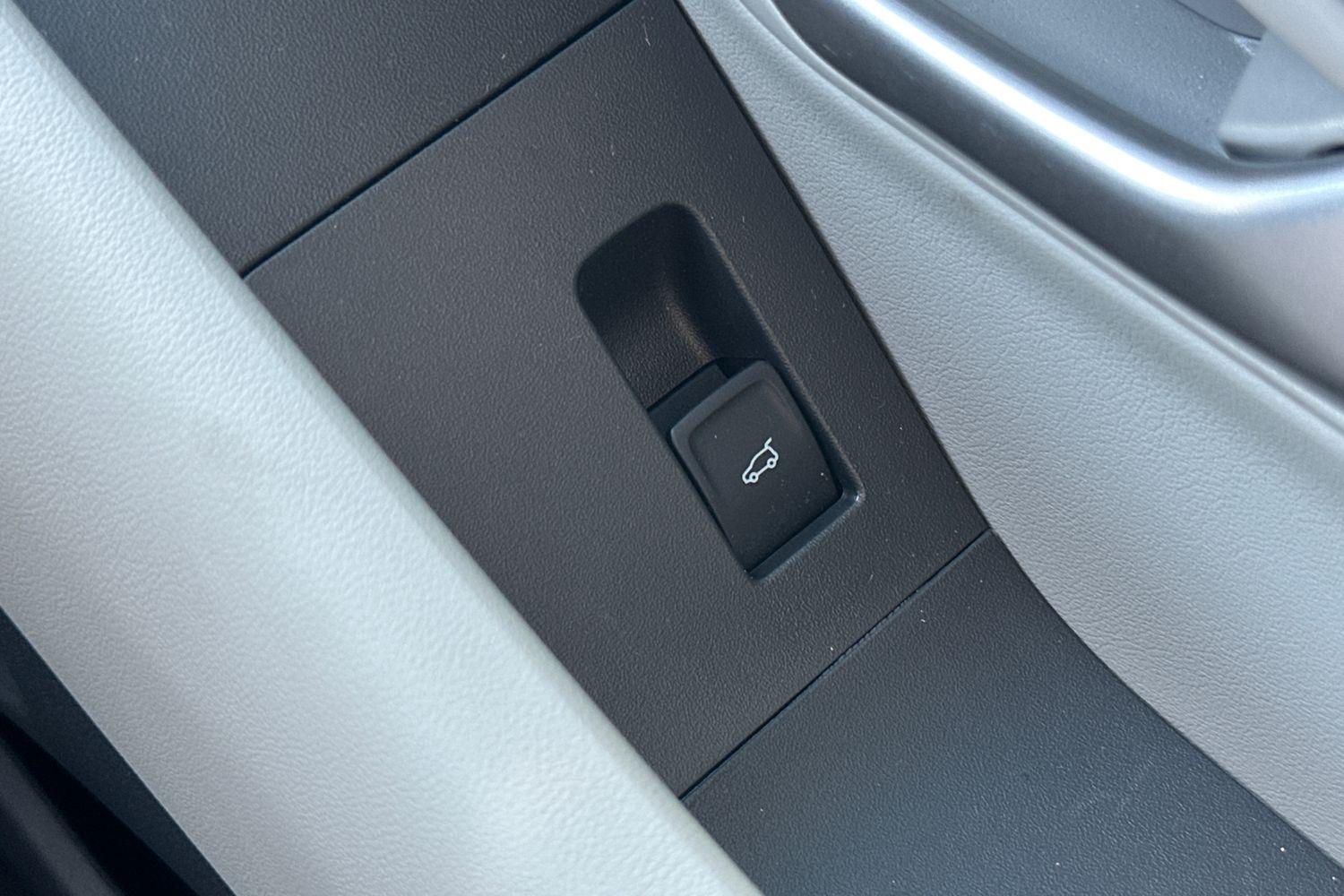 Ford EXPLORER Photo 30