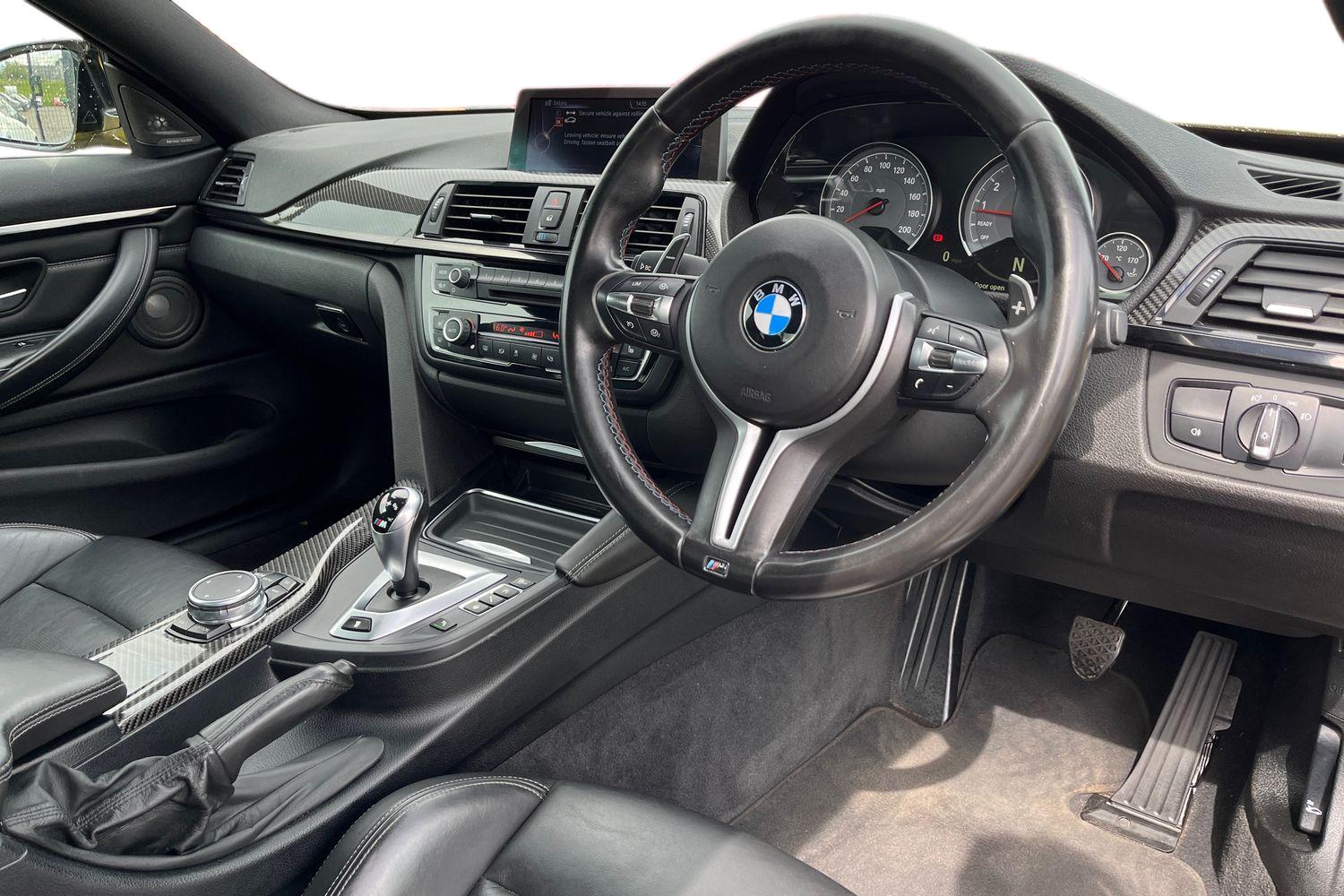 BMW M4 Photo 8