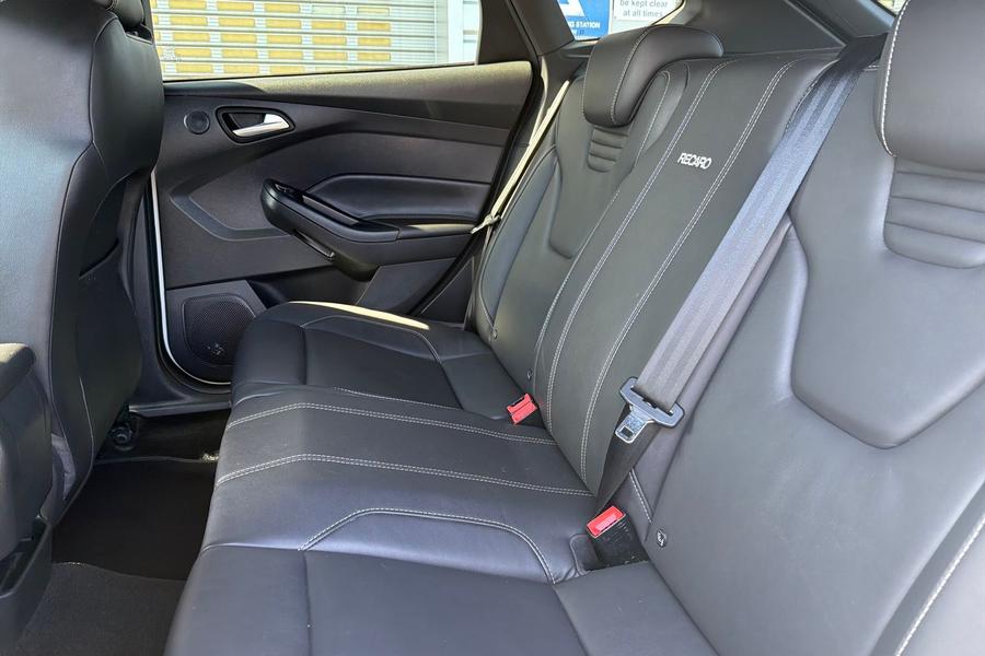 Ford FOCUS Photo autoimg-d227b088a083290661af2630d7b55e3e2b5eed22.jpg