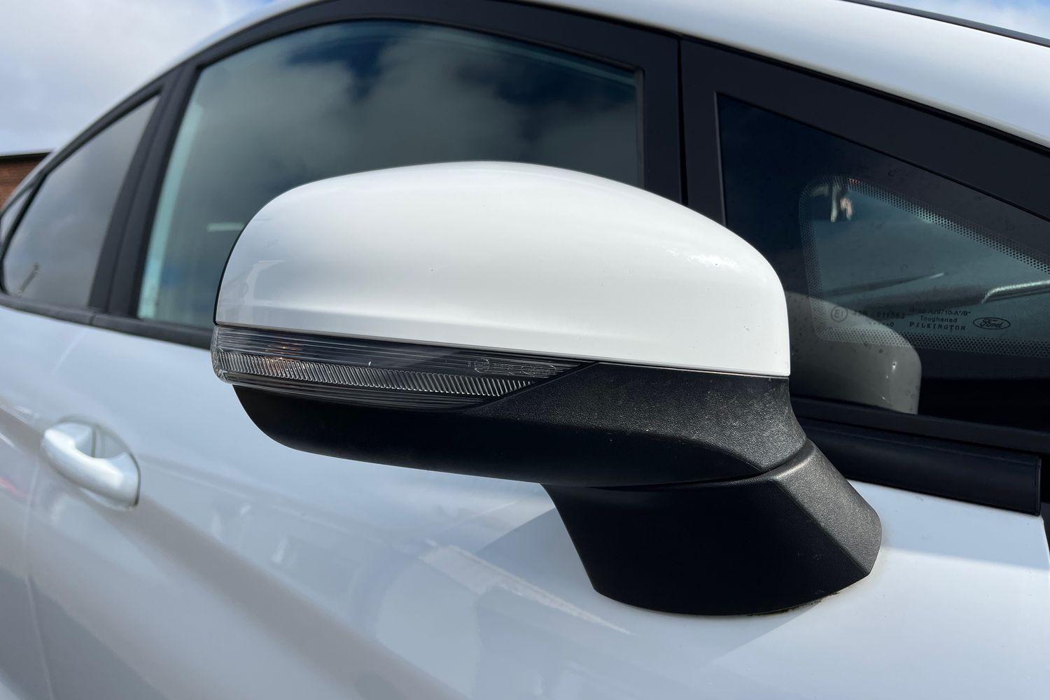 Ford FIESTA Photo 35