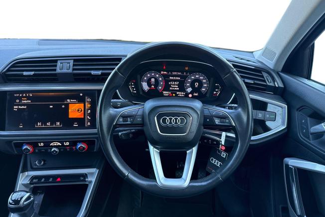 Audi Q3 Photo 11