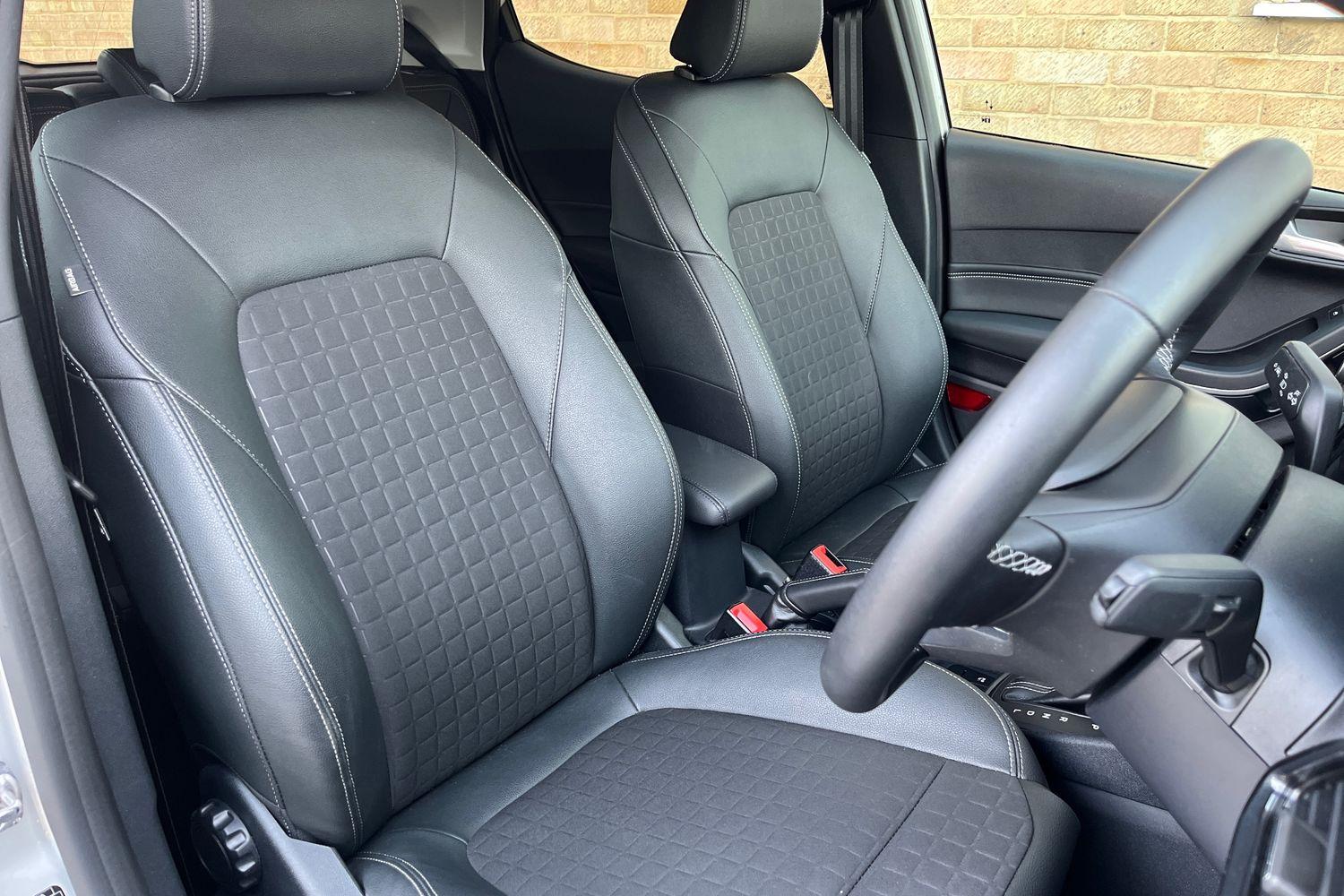 Ford FIESTA Photo 16