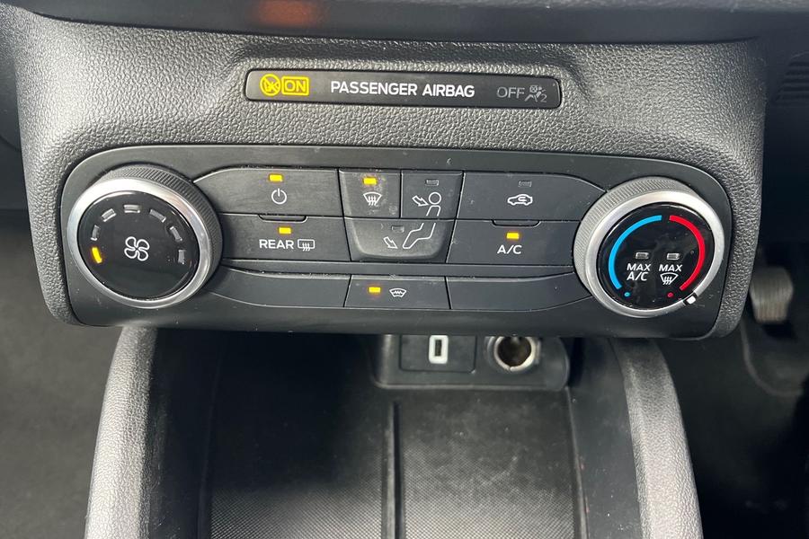 Ford FOCUS Photo autoimg-d239441aa00e989091c8e2e986623c28a2c0e4aa.jpg