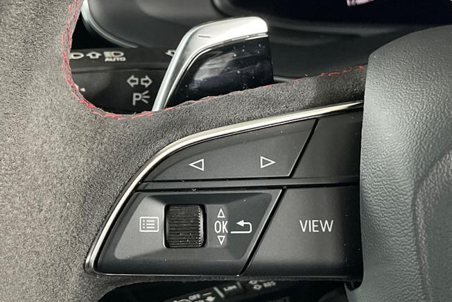 AUDI Rsq8 Photo 16