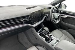 VOLKSWAGEN Touareg Photo 2