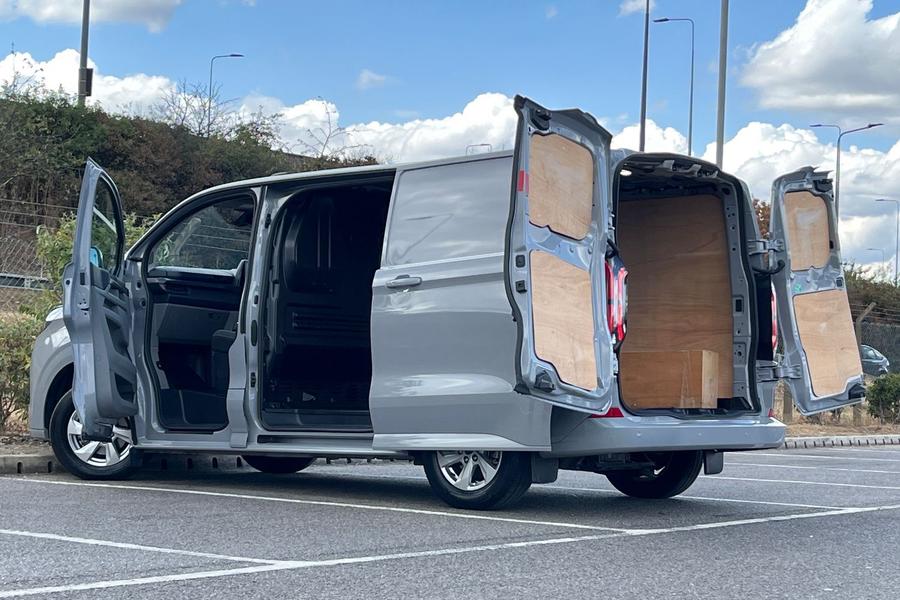 Ford E-TRANSIT CUSTOM Photo autoimg-d2410a74926a734ba8645a08f80c0fe9c3ad10bd.jpg