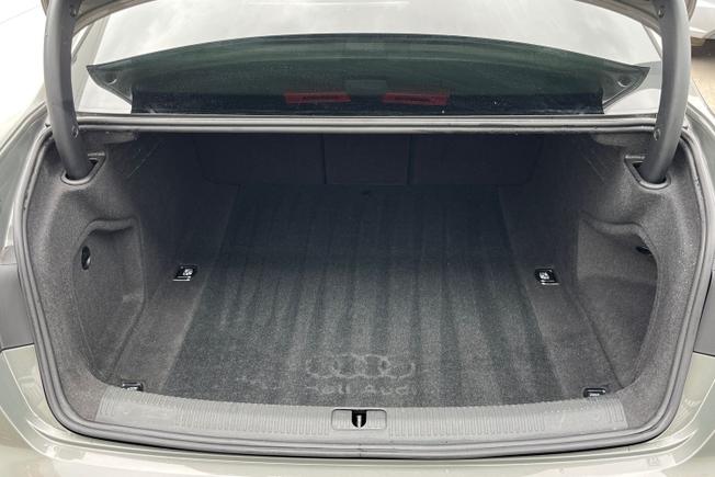 Audi A4 Photo 12