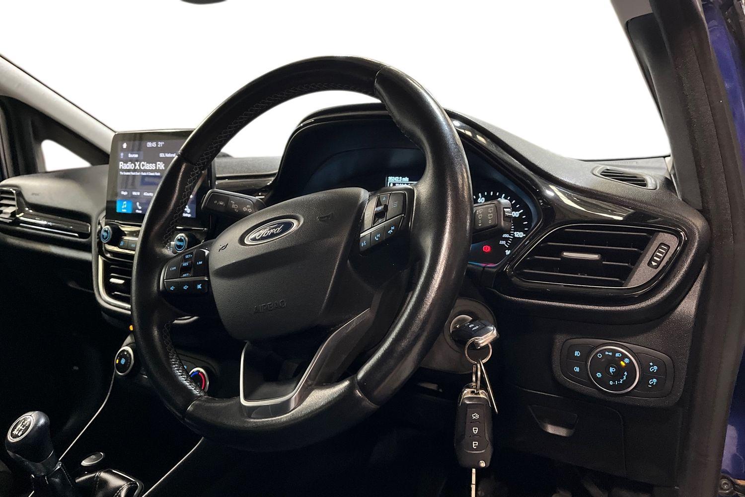 Ford FIESTA Photo 8