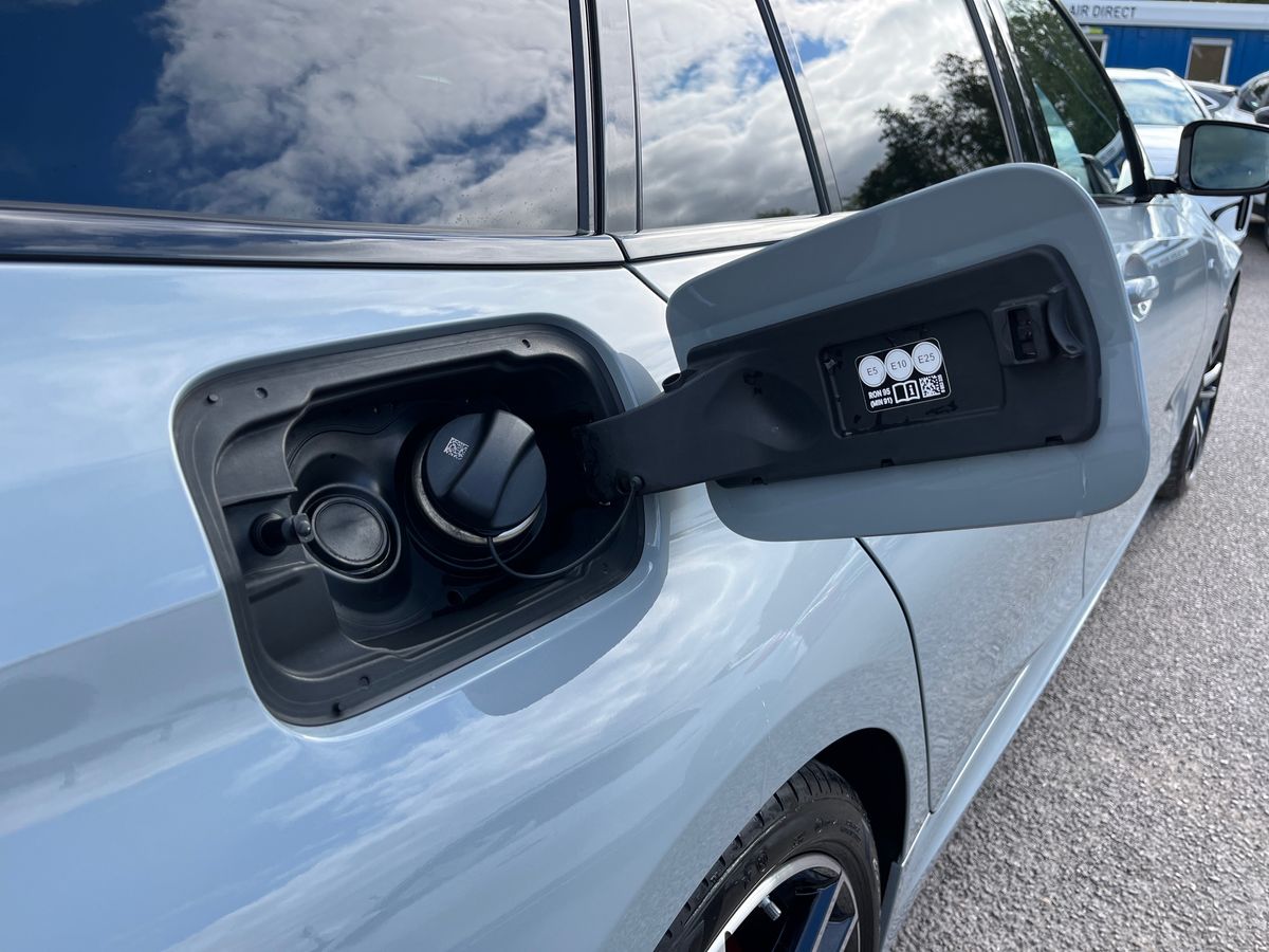 BMW 3 Series Photo 26