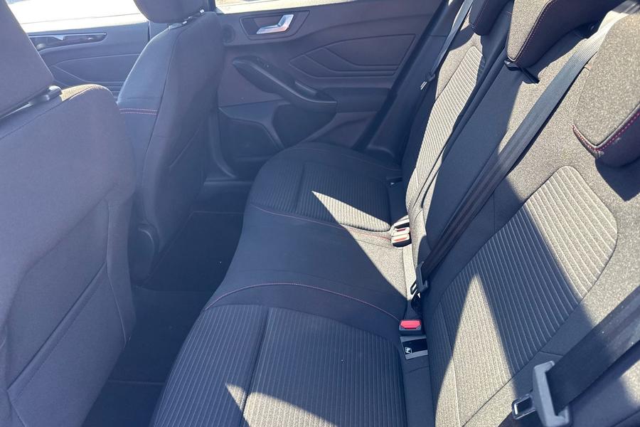 Ford FOCUS Photo autoimg-d24d14c6bf888b4a75ec4fc1838a1791692a4e2a.jpg