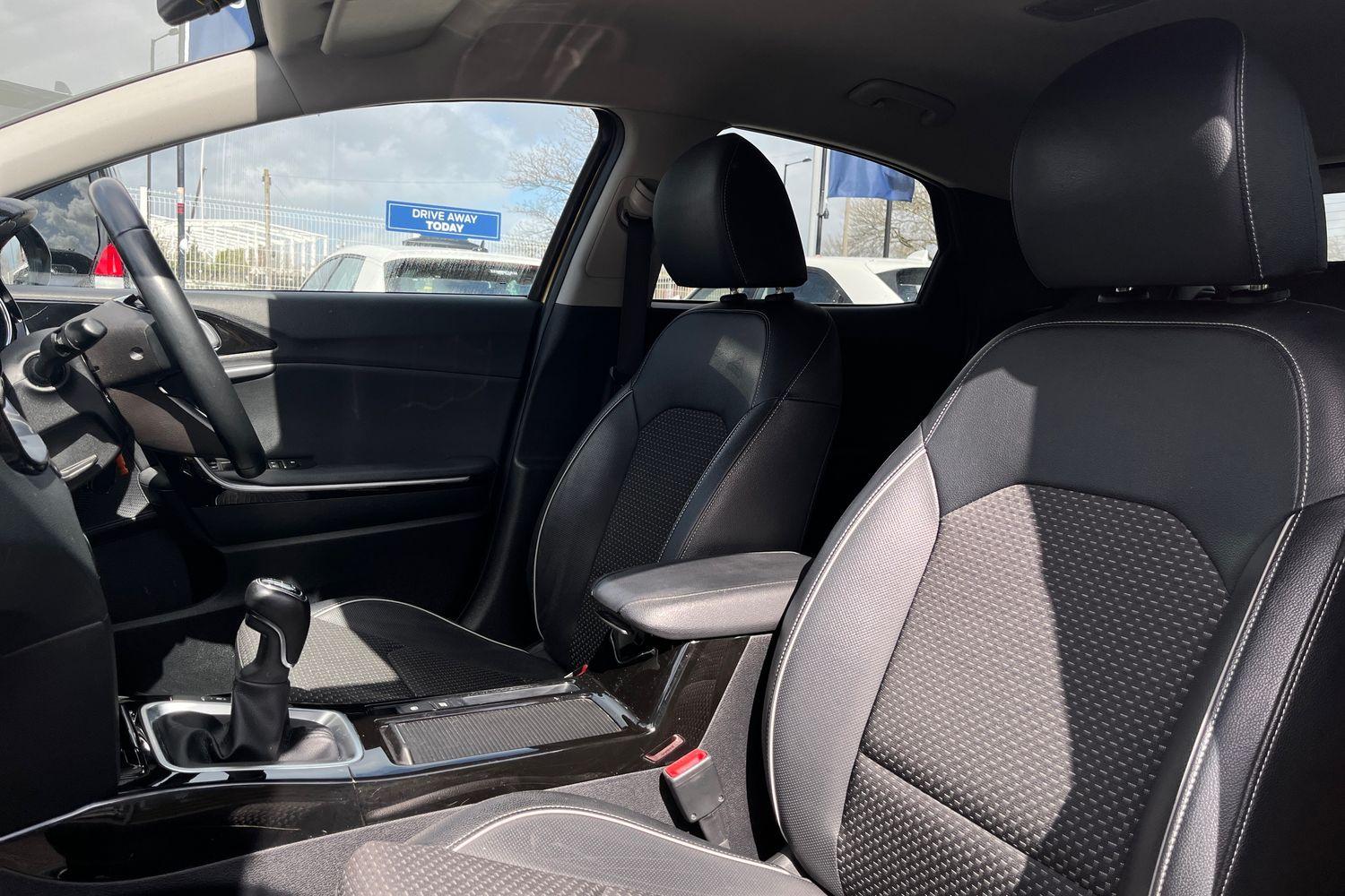 Kia XCEED Photo 18
