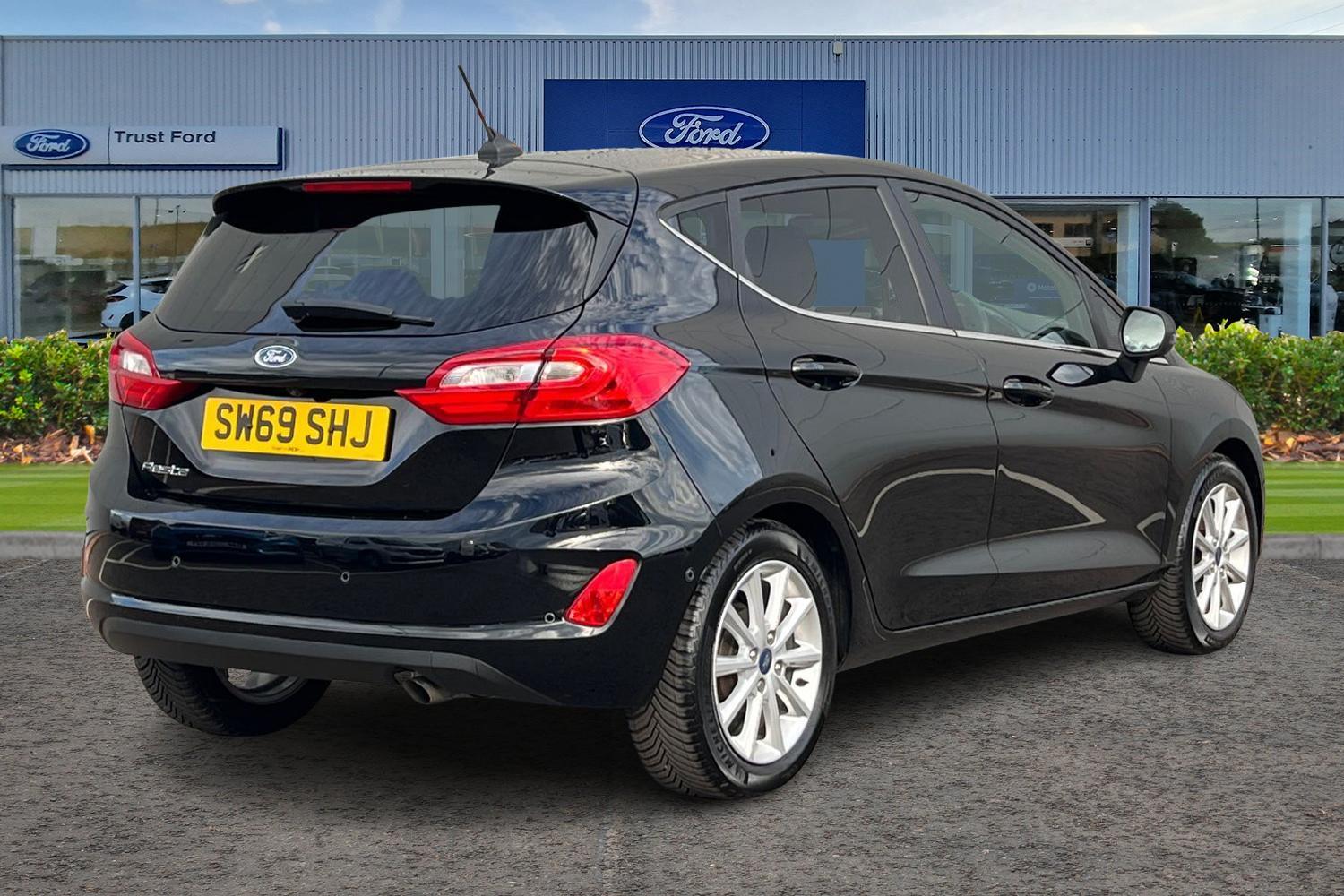 Ford Fiesta Photo 3