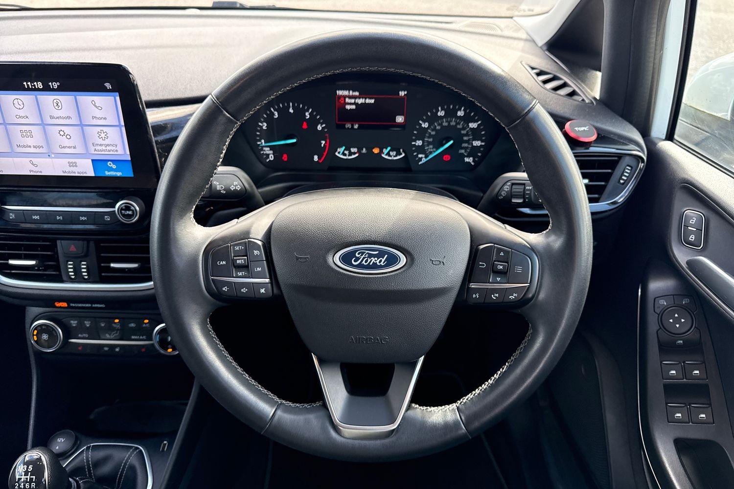 Ford FIESTA Photo 11