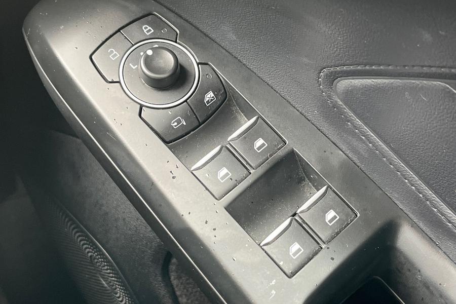 Ford Focus Photo autoimg-d261777efed0ead564ab77fe937f2758b8fafc2c.jpg