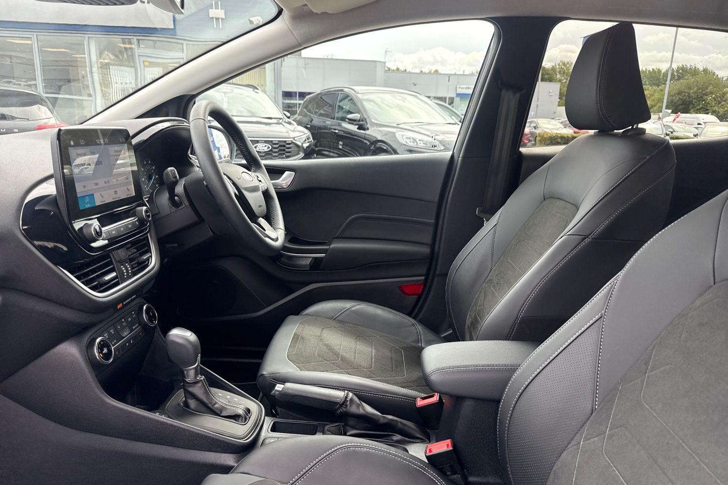 Ford FIESTA Photo 18