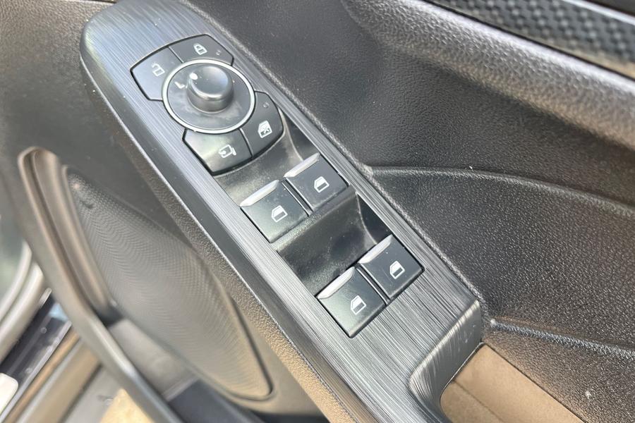 Ford KUGA Photo autoimg-d26830323e8d6033d264448798cfe5a31a8381ae.jpg