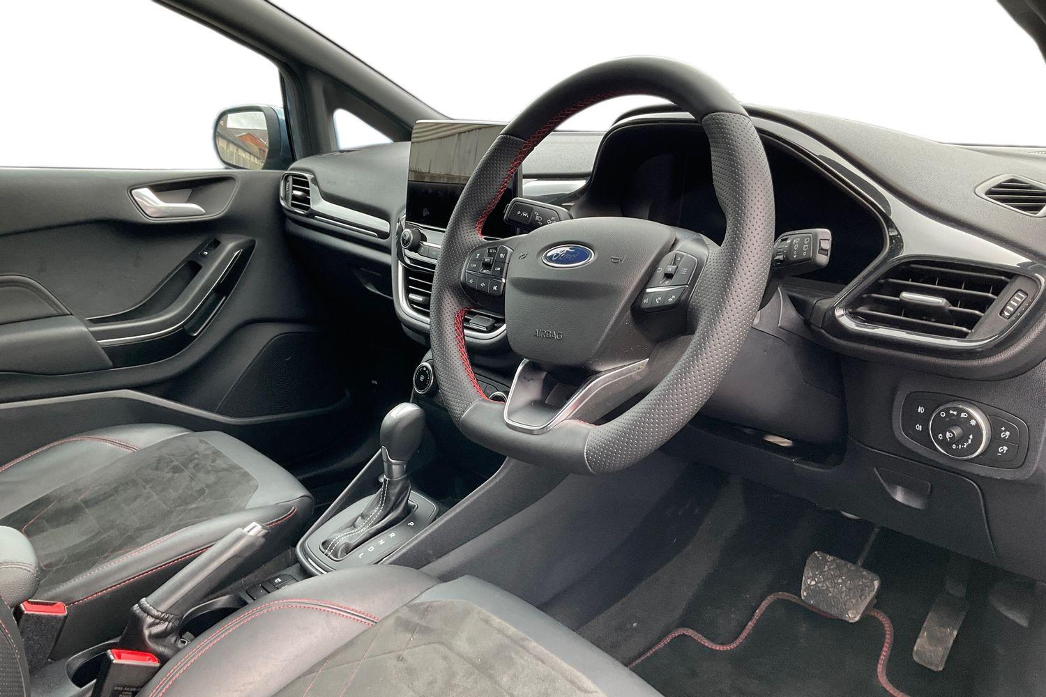 Ford FIESTA Photo 8