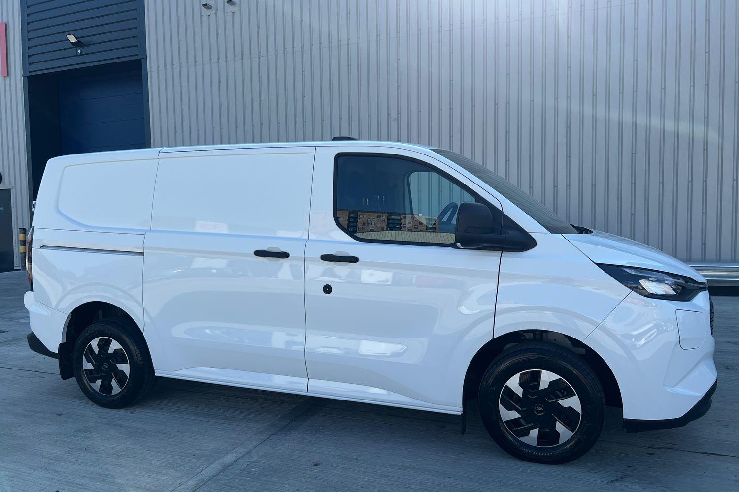 Ford E-Transit Custom Photo 20