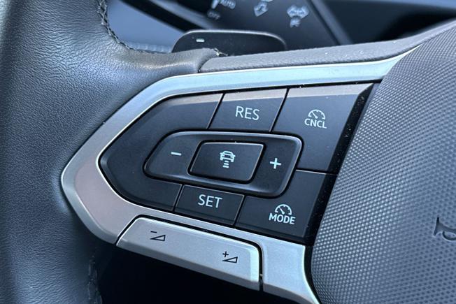 VOLKSWAGEN Tiguan Photo 16