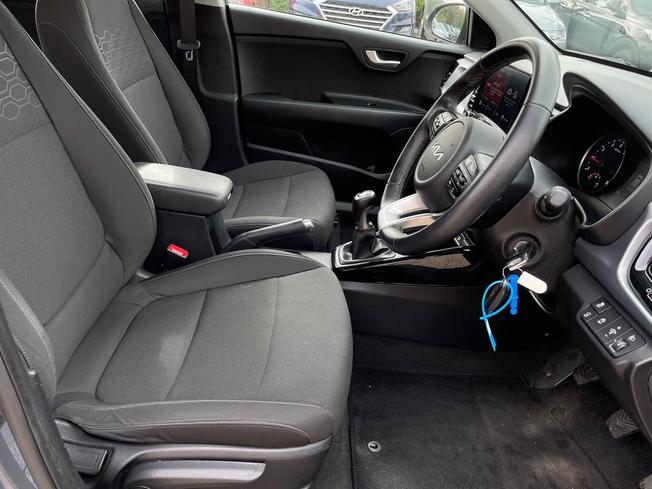 KIA Rio Photo 28