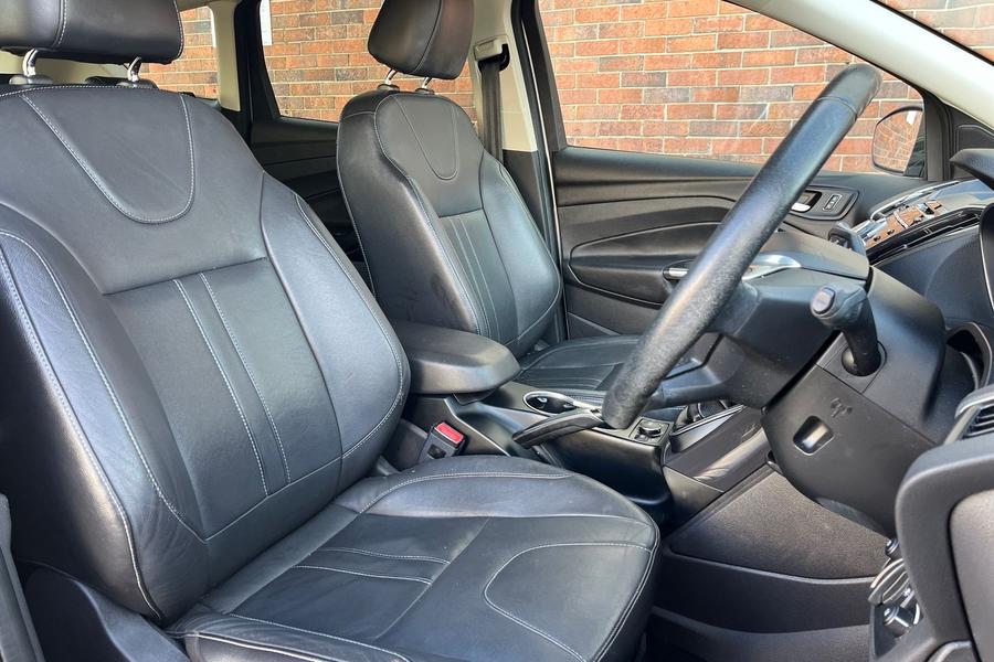 Ford Kuga Photo autoimg-d2745a86869dbbfd00b16fdf525aefa8a3b142df.jpg