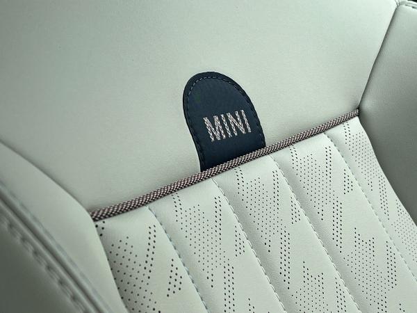 MINI Cooper Photo autoimg-d274ca13e7f048a63fd3d02bac41758d29bab73c.jpg