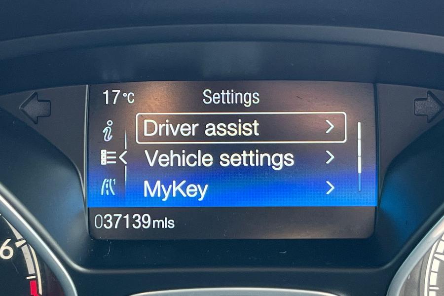 Ford FOCUS Photo autoimg-d278df0c5a4611a1b0fda1905e66535cdc8e59b7.jpg