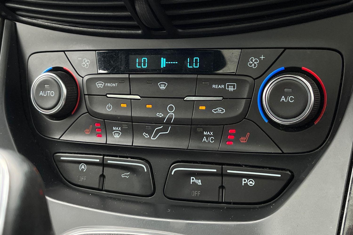 Ford KUGA Photo 32