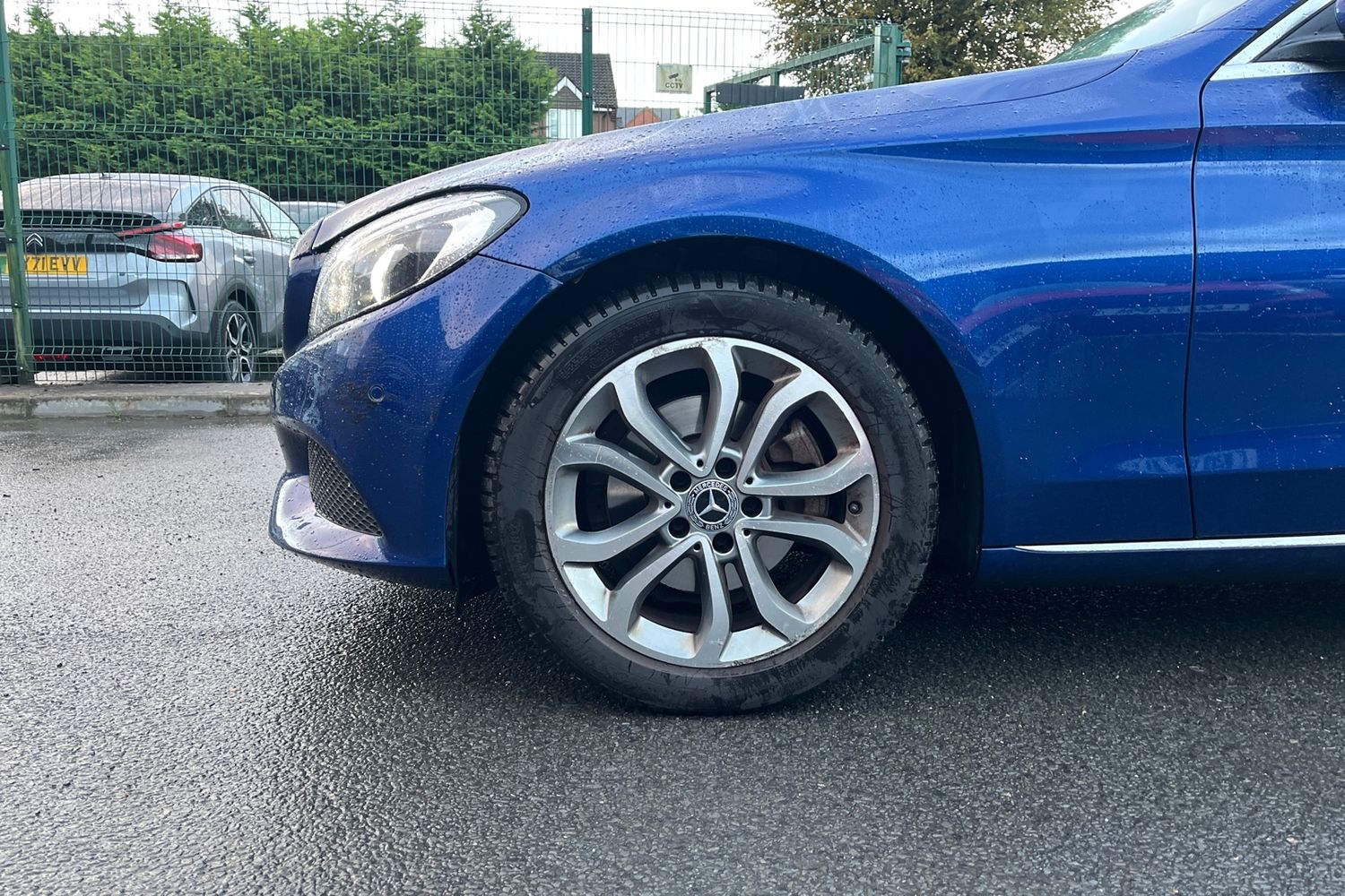 Mercedes-Benz C CLASS Photo 7