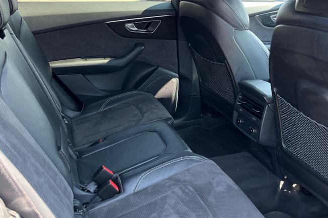 AUDI Q8 Photo 44