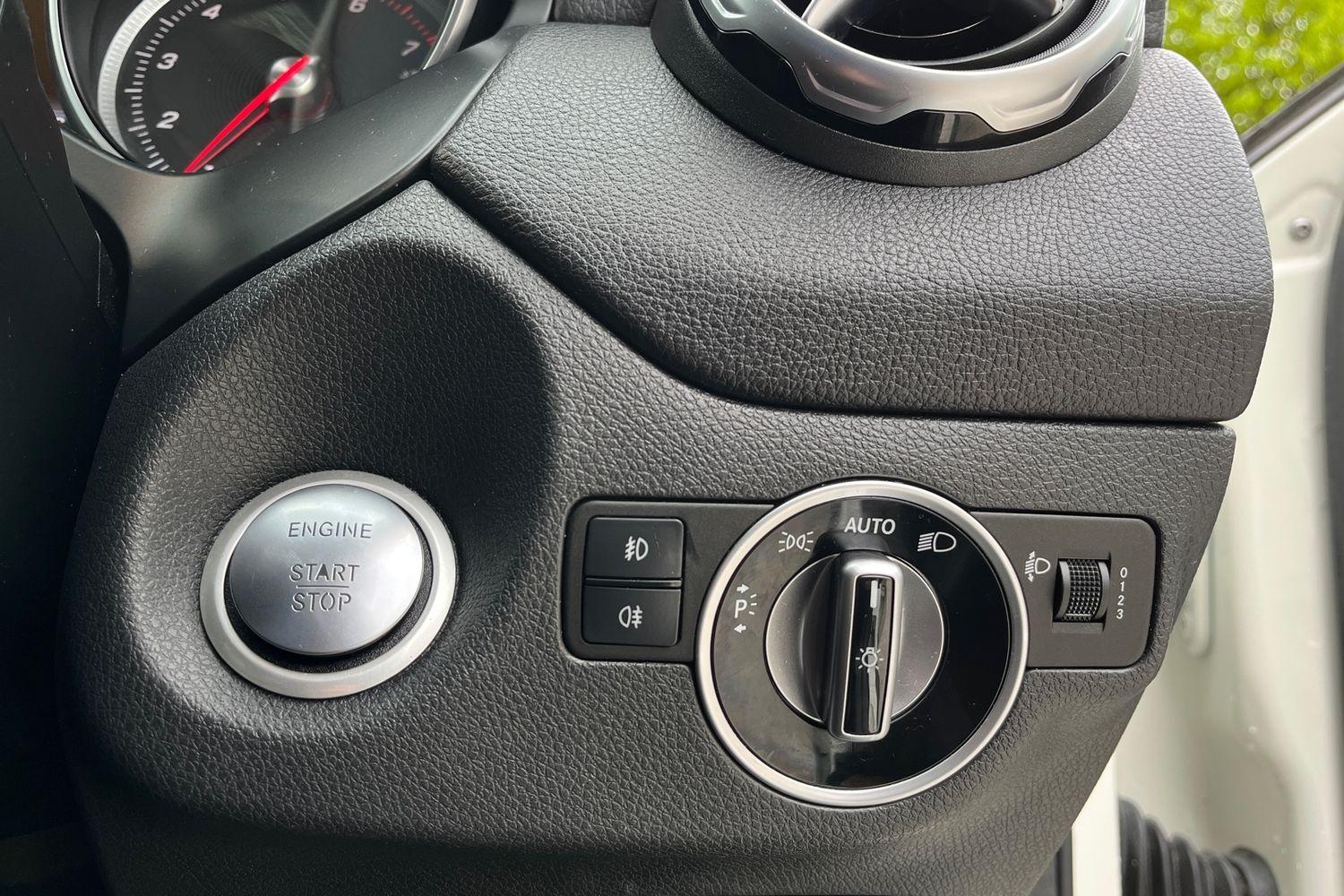 Mercedes-Benz GLA Photo 25