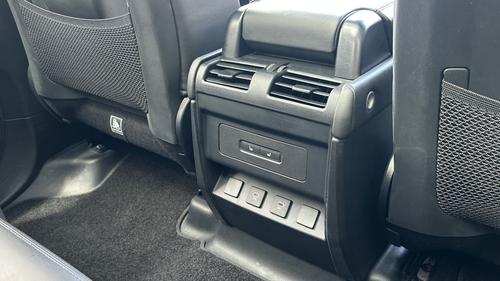 Land Rover Defender Photo autoimg-d285ec74560aae1917b5241f0982965f5fa970ab.jpg