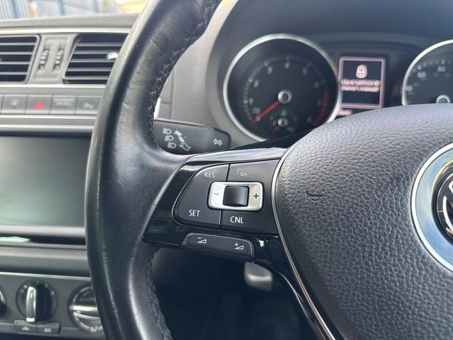 VOLKSWAGEN Polo Photo 16