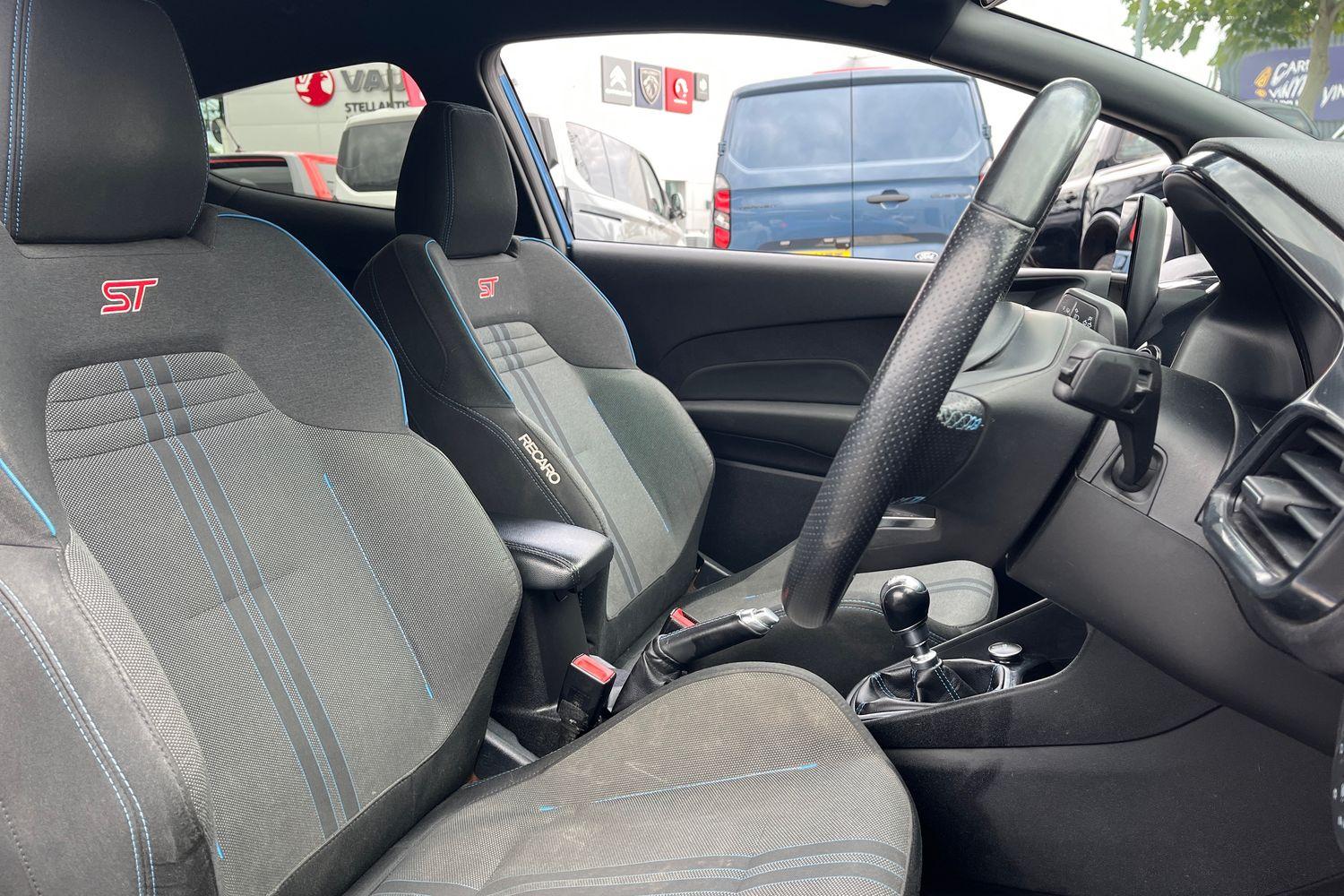 Ford FIESTA Photo 16