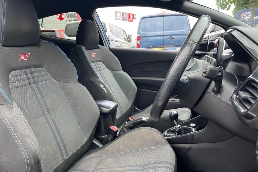 Ford FIESTA Photo autoimg-d29201b339f795ccde7010d104c5e58f2d20cbb1.jpg
