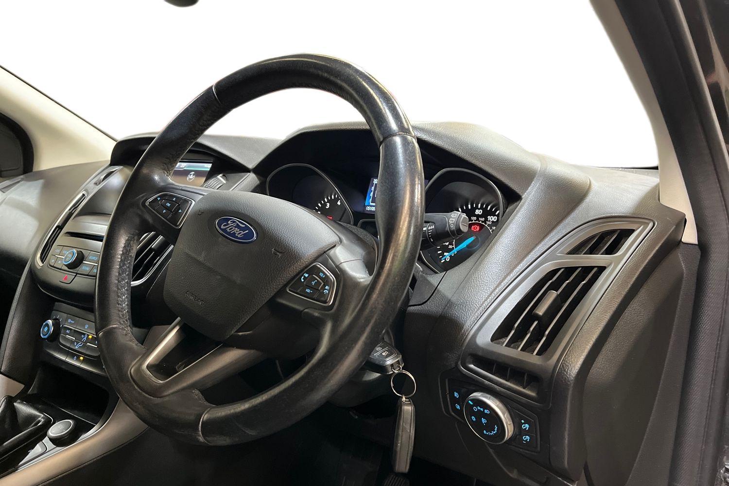 Ford FOCUS Photo 8